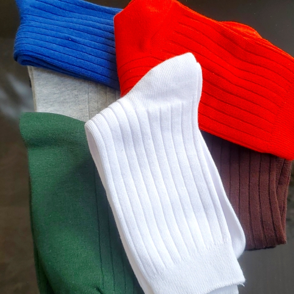 New men's socks size medium 6 pair 6 different colors no brand